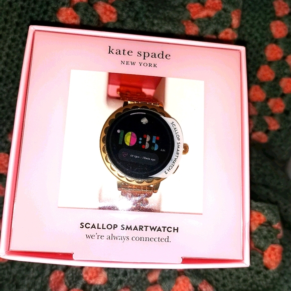 Kate Spade Scallop Smartwatch - Picture 1 of 2